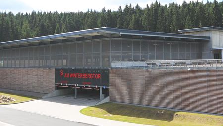 Die Einfahrt in das Parkhaus "Am Winterbergtor" in Schierke.